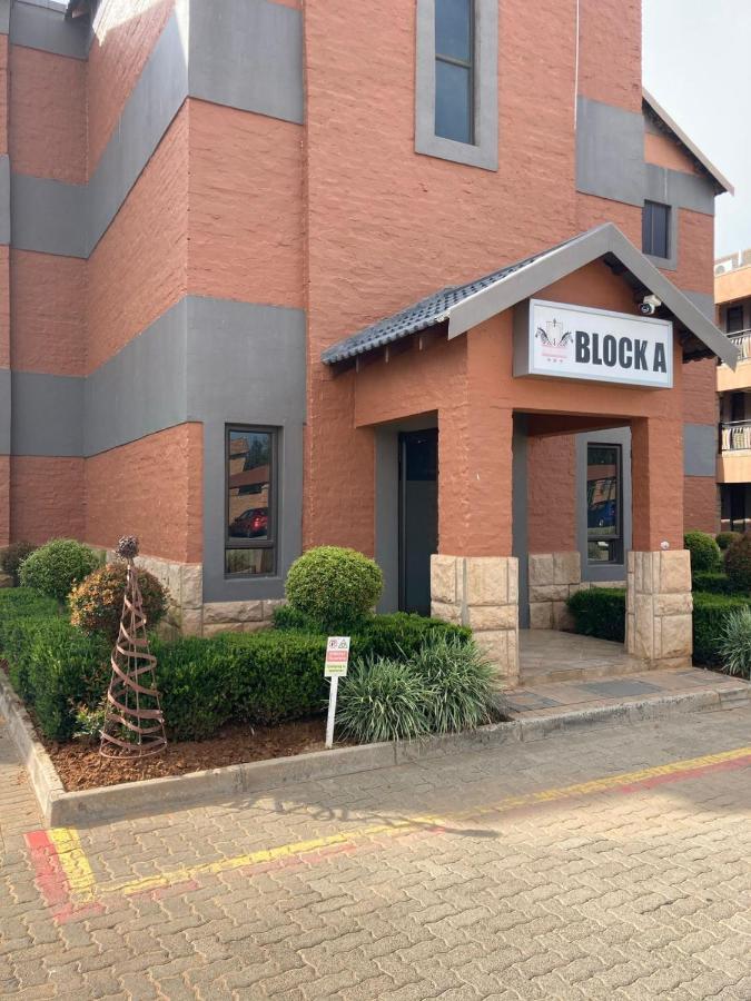 Best Overnight Modern & Private With King Size Bed Bloemfontein Eksteriør bilde