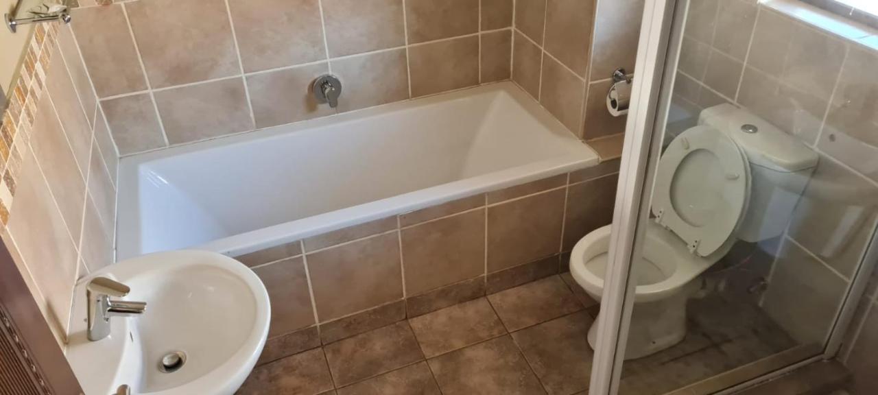 Best Overnight Modern & Private With King Size Bed Bloemfontein Eksteriør bilde